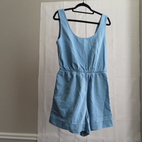 π Denim/Chambray Romper with Bow-tie Back - French Connection (L) β§ - Picture 3 of 8